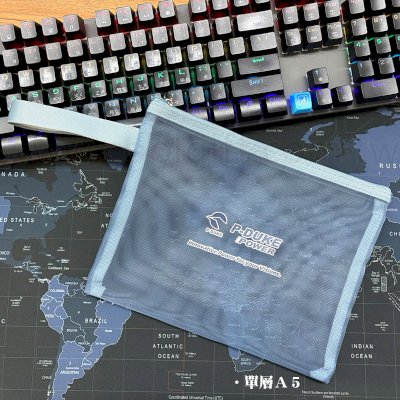 簡約時尚的透視文件袋 搭配柔軟提手 方便攜帶