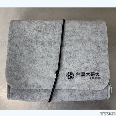 贈品推薦 灰色毛氈收納包 簡約時尚 可收納多種小物